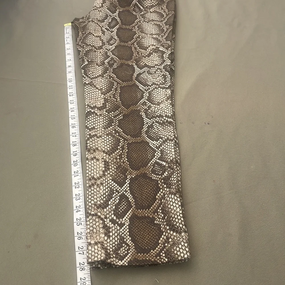 MICHAEL KORS Snake-Print  brown size 6” Women’s Jeans W Pockets front and Back